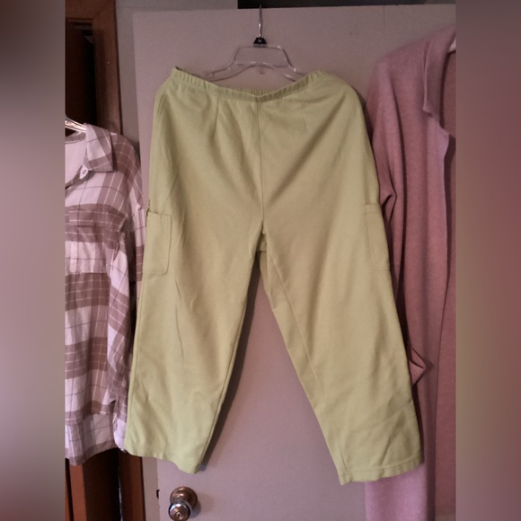 Green petite cropped joggers - Picture 3 of 9